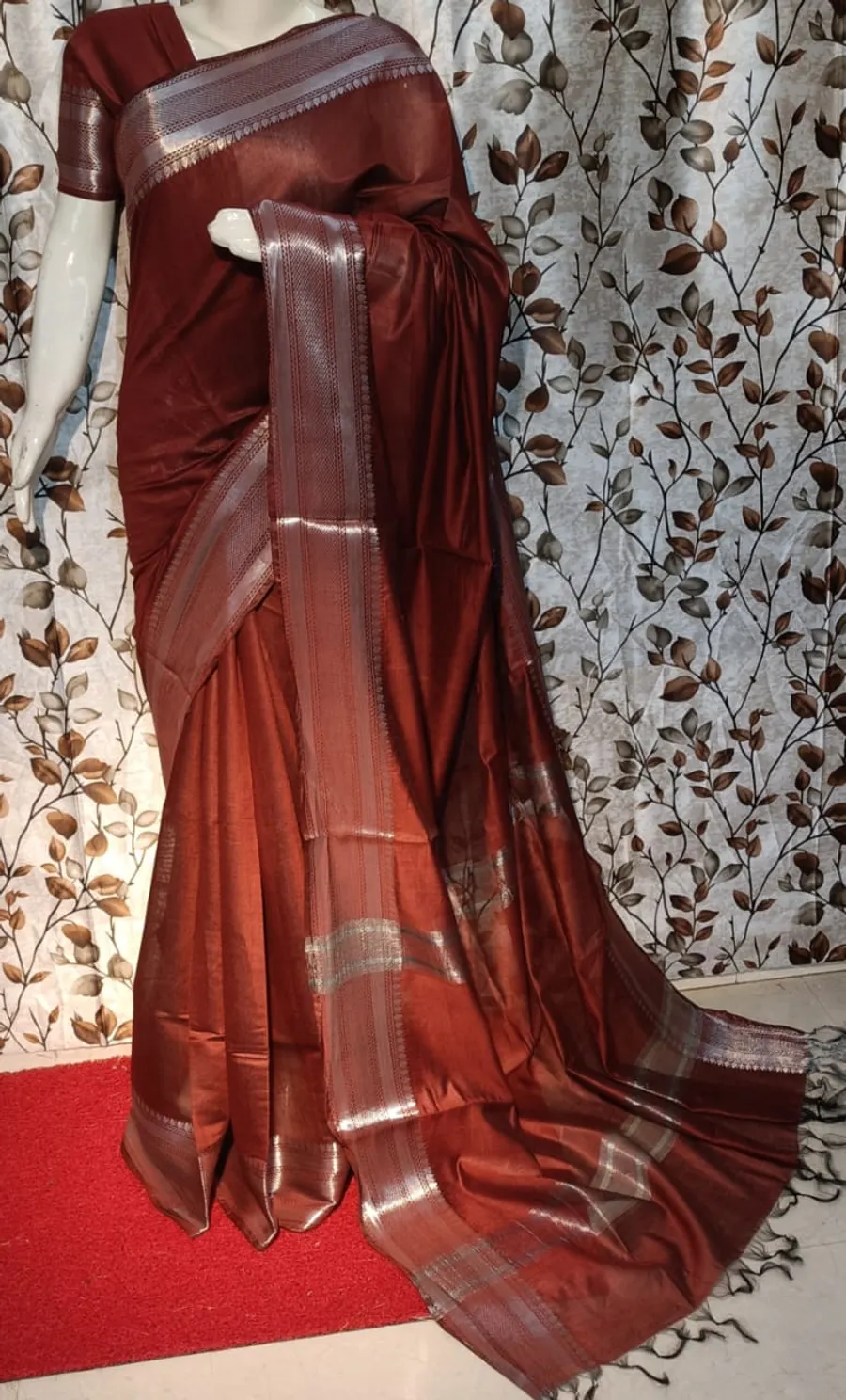 Handwoven Maheshwari Silk Saree with Zari Border 